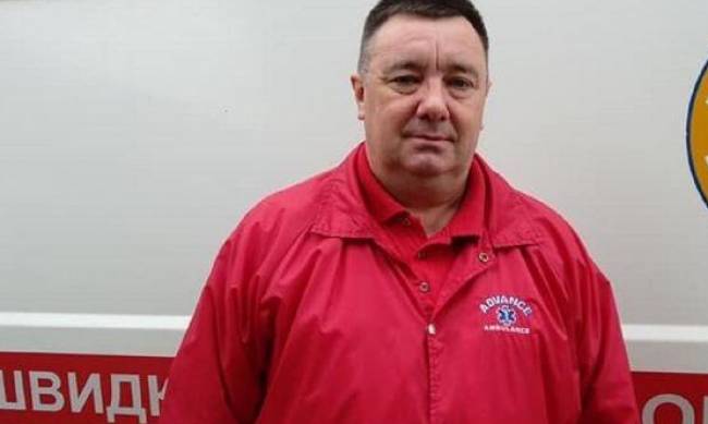 Украинский фельдшер нес пациента на спине по сугробам более 2 км  фото