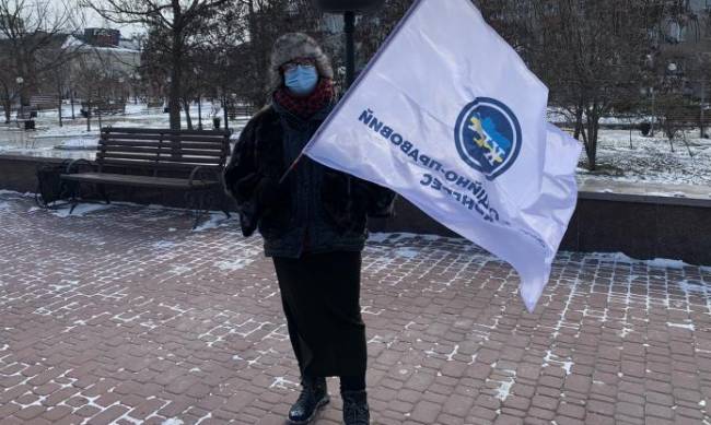 В Бердянске на митинг против повышения тарифов пришел один человек фото
