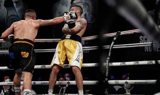 Украинский боксер разбил лицо сопернику из Италии, пока тот просил протереть ринг  фото