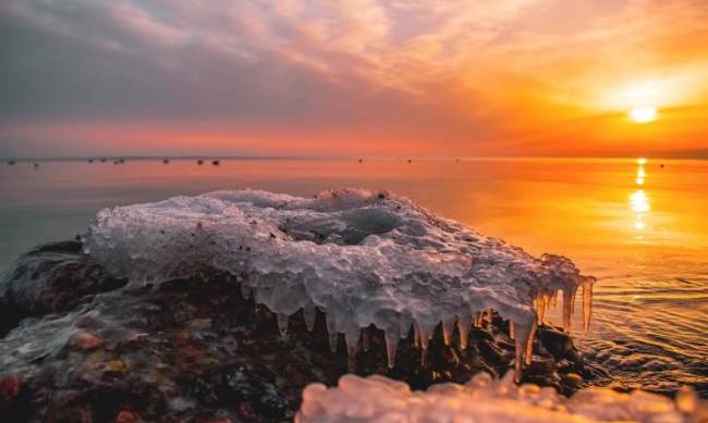 Фото дня: закат солнца на Азовском море в Запорожской области фото
