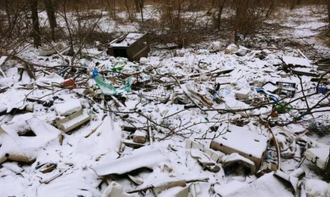 В Запорожье чиновники отчитались о ликвидации свалки, но мусор не убрали  фото