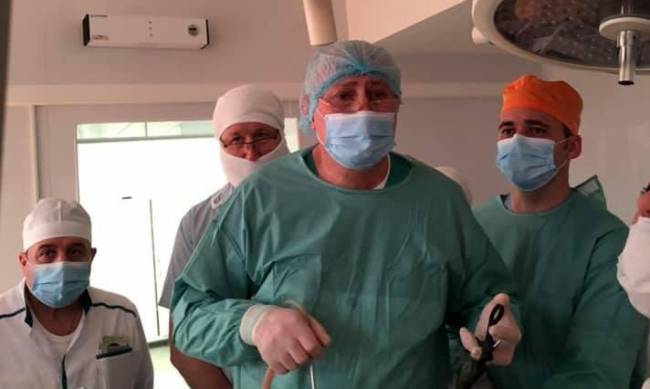 Мелитопольские медики показали, как делали сложную операцию - не для слабонервных фото