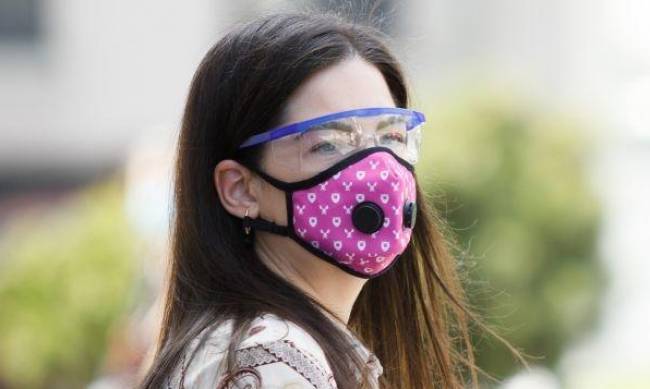 Ситуация с коронавирусом ухудшается: за сутки в Украине 9 642 новых случая  фото