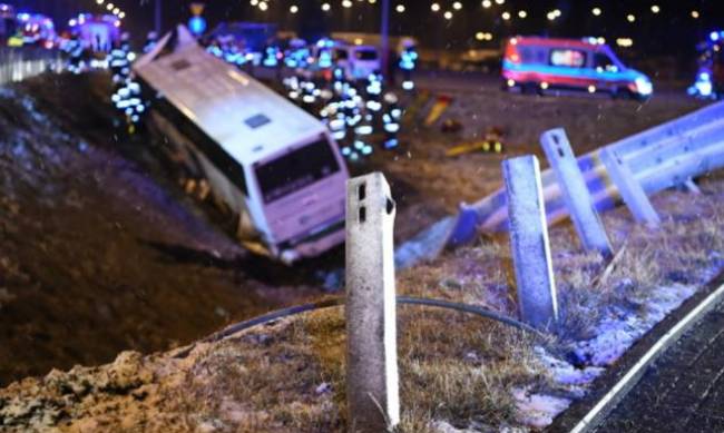 В Польше начали расследовать причины аварии автобуса с украинцами фото