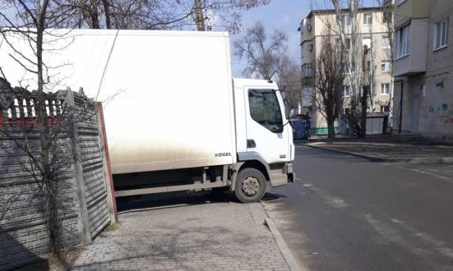 Новая почта прокомментировала инцидент со служебным автомобилем  фото