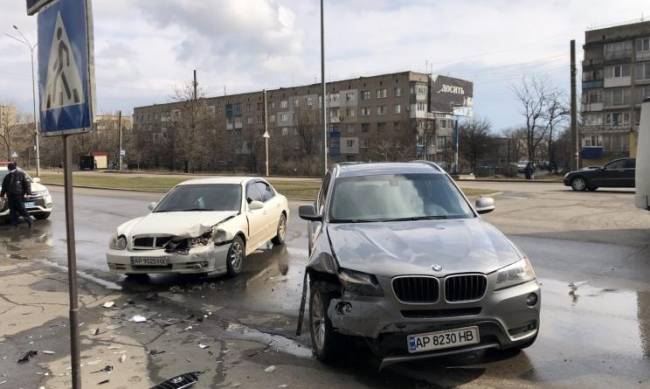 В Бердянске не поделили дорогу Hyundai и BMW фото