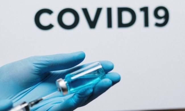 Массовая вакцинация может зависнуть: Европа выкупила препараты, украинцам придется ждать прививку еще год фото