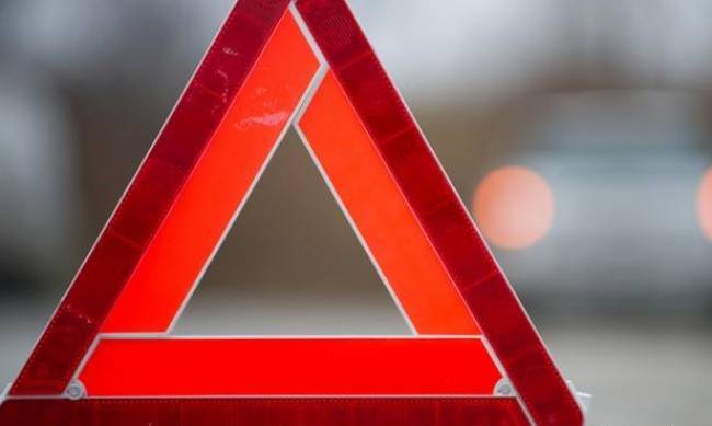 В Запорожье водитель легковушки влетел в столб - среди пострадавших 4-летний ребенок фото