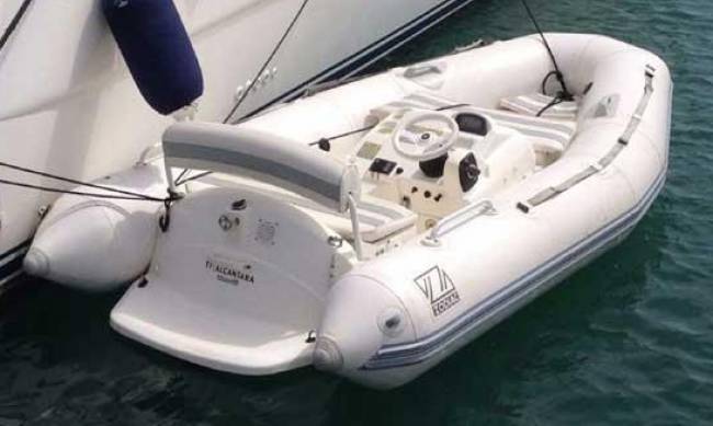 Как выбрать яхту новичку: преимущества и параметры моделей фото