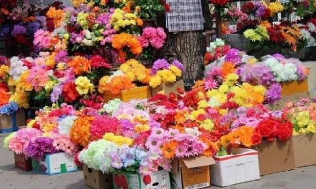 Где в Мелитополе купить искусственные цветы перед поминальными днями  фото