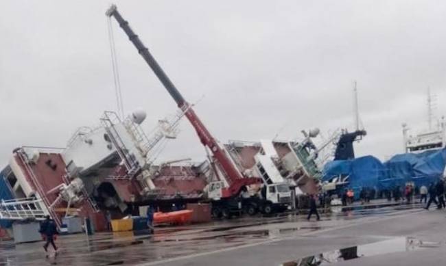 В России на заводе произошло кораблекрушение, есть пострадавшие, фото и видео фото