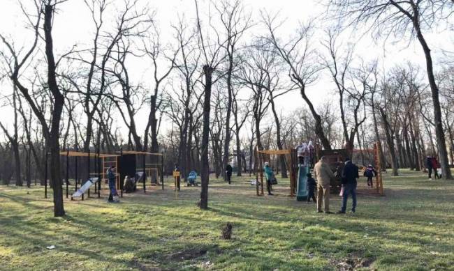  В мелитопольском экопарке установили две площадки  фото