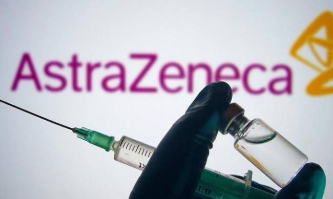 Главный инфекционист США выступил против применения AstraZeneca фото