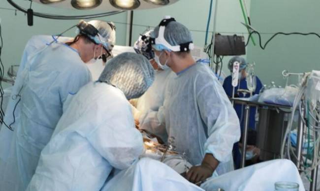 В Запорожье провели 15-часовую сложнейшую операцию штангисту, у которого в спортзале разорвалась аорта фото