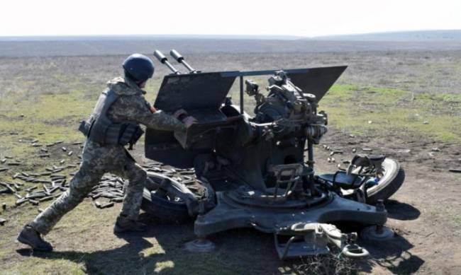 В день поездки Зеленского на Донбасс там 11 раз нарушали перемирие, под обстрелом погиб боец ВСУ фото