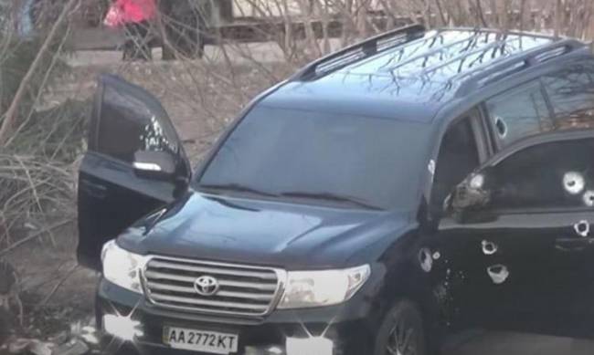 В России расстреляли авто чиновника СБУ времен Януковича фото