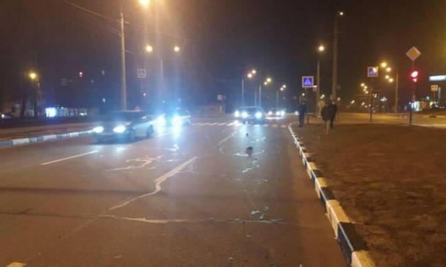 В Харькове легковушка насмерть сбила полицейского, который пытался перебежать дорогу фото