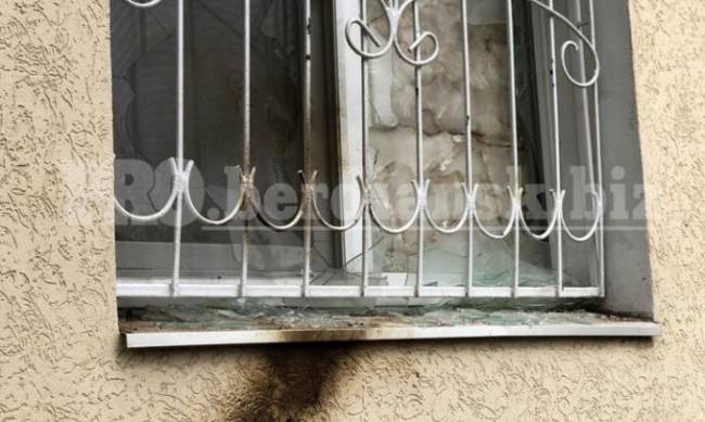 В Запорожской области неизвестные кинули в окно дома дымовую шашку  фото