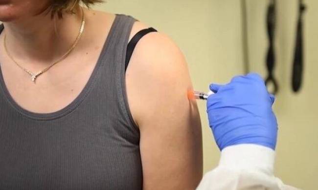 Должен знать каждый: Минздрав составил список тех, кому запрещено вакцинироваться фото