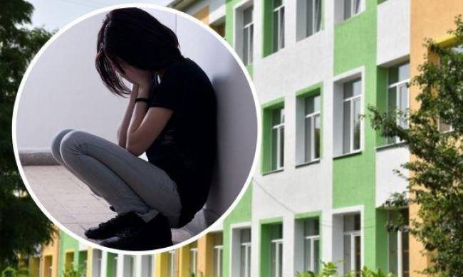 В школе Луцка ученицы жалуются на издевательства: учитель заставила раздеться до белья  фото