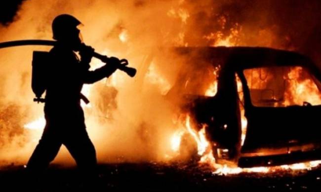 В Бердянске сгорел автомобиль фото