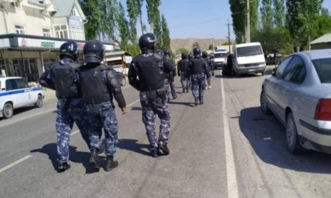 Конфликт на границе: Кыргызстан и Таджикистан договорились о прекращении огня фото