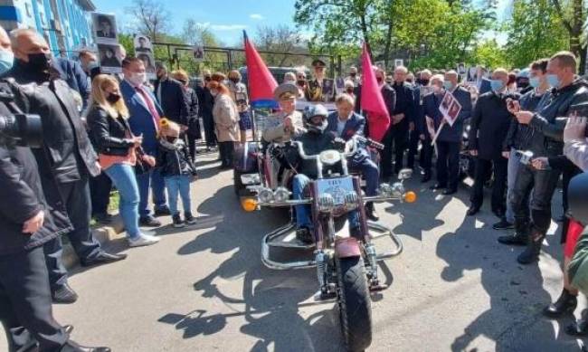 Портреты дедов, байкеры и военная техника: Богуслаев организовал в Запорожье масштабные празднования  фото