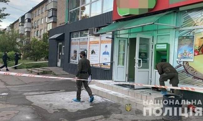 В Киеве двое мужчин взрывали банкоматы, вывозили их за пределы города и разбирали фото