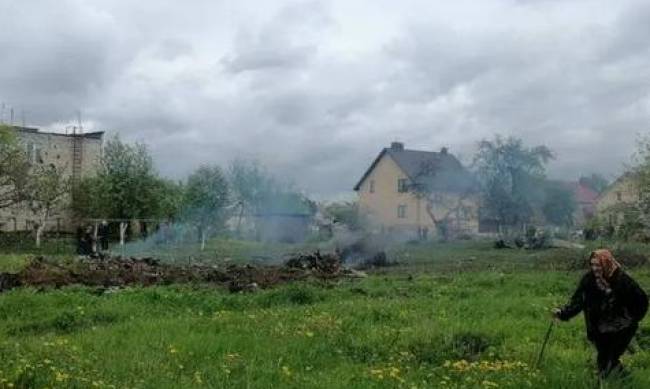 В Беларуси разбился военный самолёт. Пилоты перед гибелью увели борт от жилых домов.  фото