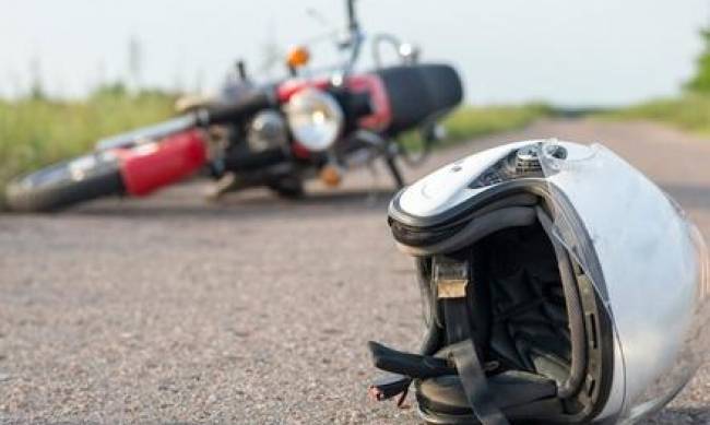 Медики розповіли про стан постраждалого в ДТП мотоцикліста фото