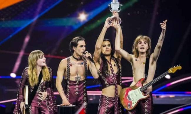 Евровидение-2021: солиста группы Maneskin обвинили в употреблении наркотиков  фото