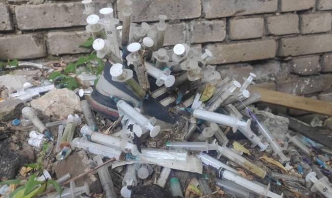 В Мелитополе нашли опасный кроссовок (ФОТОФАКТ) фото