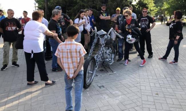 Бердянские байкеры установили скульптуру «Призрачного гонщика» фото