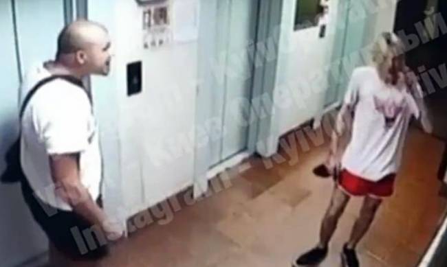 Избил подростка из-за нестандартной внешности: неизвестный мужчина напал средь бела дня на молодого парня в Киеве фото