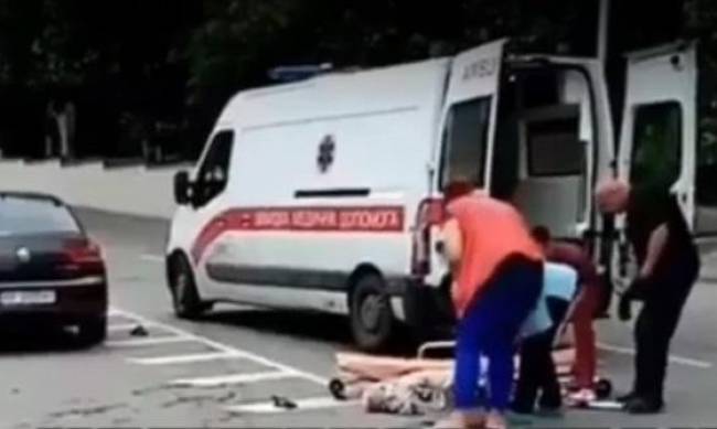 В Мелитополе сбили мужчину: лежал на дороге недвижимо фото