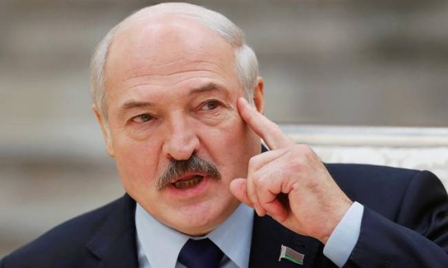 Лукашенко: Украинский суверенитет тает фото