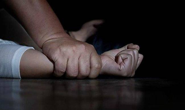 Прямо возле сельсовета 17-летний подросток изнасиловал школьницу под Херсоном фото