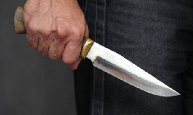 В Приазовском мужчина получил ножом в живот фото