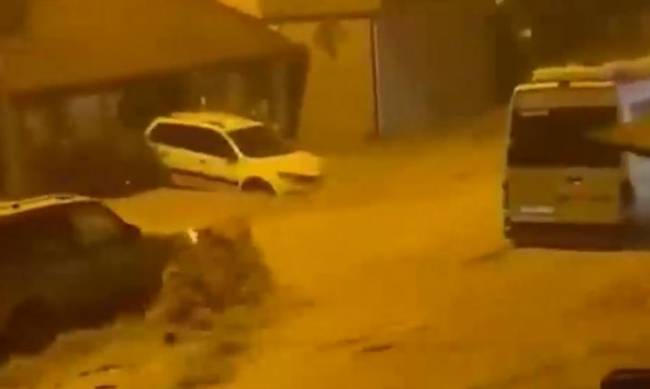 Погодный Армагеддон в Сочи: город затопило  фото
