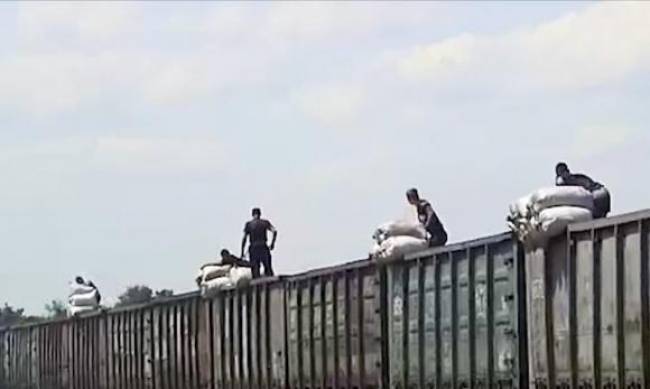 Грабили поезда, деньги передавали смотрящим: раскрыта преступная организация  фото