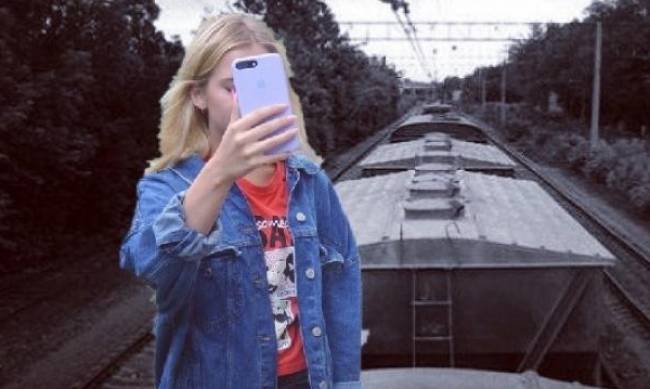 Селфи на крыше поезда: в Харькове 16-девушку ударило током фото