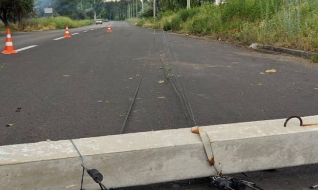 Легковушка въехала в столб фото