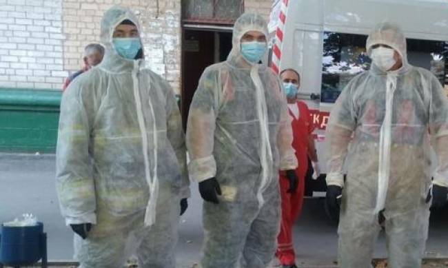 Мелитопольские спасатели помогли тучной женщине попасть в больницу: болеет ковидом фото