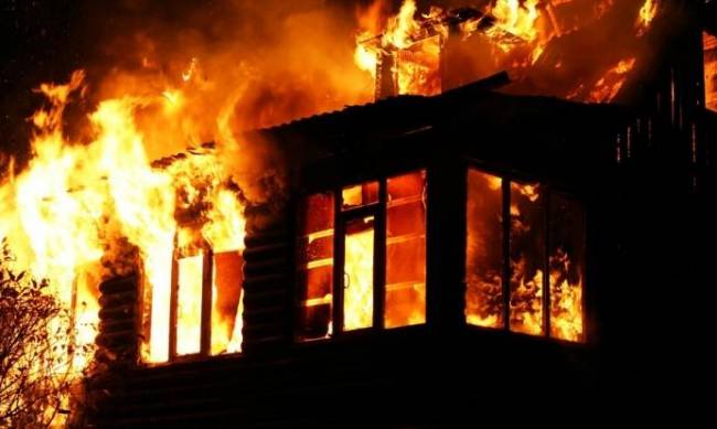Под Мелитополем сгорел частный дом фото