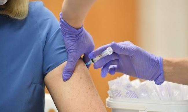Новости вакцинации: сколько людей в Мелитополе защищены от COVID-19 фото