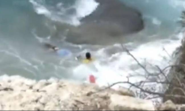 Украинка делала селфи в Испании и упала со скалы в море  фото