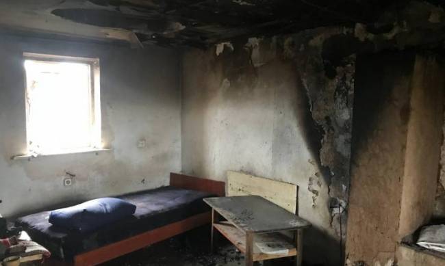 Под Мелитополем горел дом: поврежден потолок, стены, мебель  фото