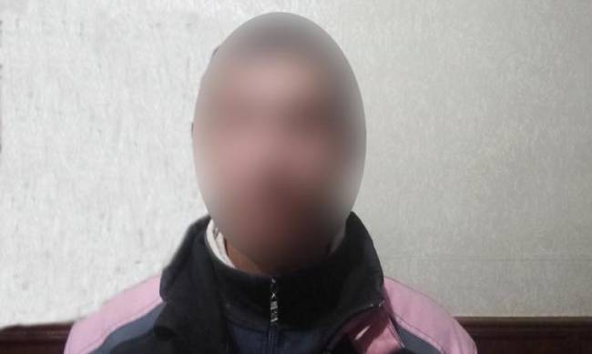 В Мелитополе задержали разбойника: напал на пенсионерку с ножом и электрошокером фото