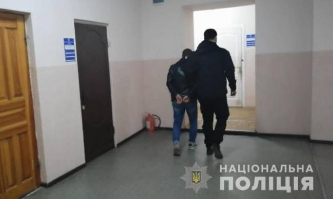 В Одессе отчим насиловал 7-летнюю падчерицу, пока мама была на работе фото