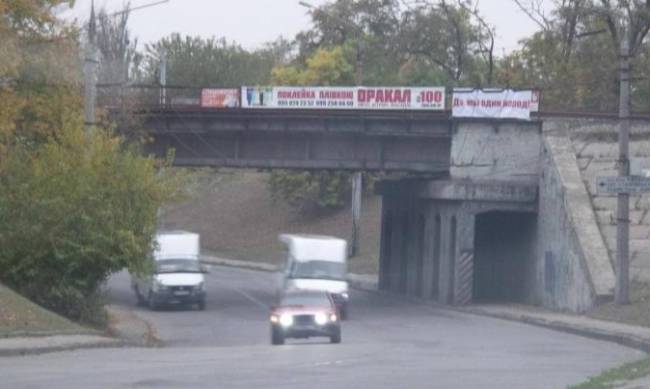 В Херсоне на мосту появились плакаты с цитатой Путина о единстве народов фото